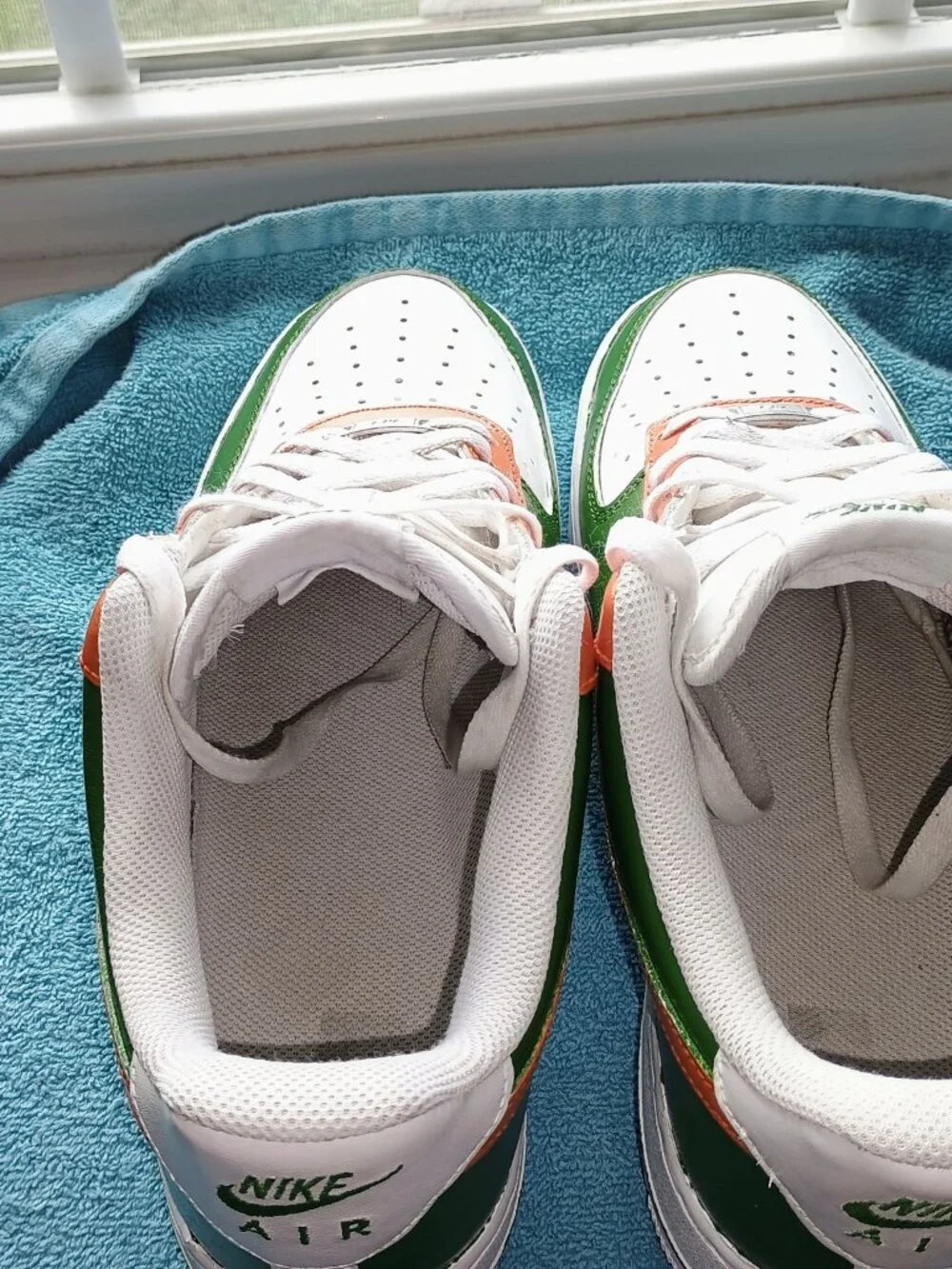 Nike looking pair